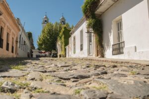 ウルグアイの住宅協同組合 ― 法律がなかったので、90世帯は「消費組合」として家を建てた